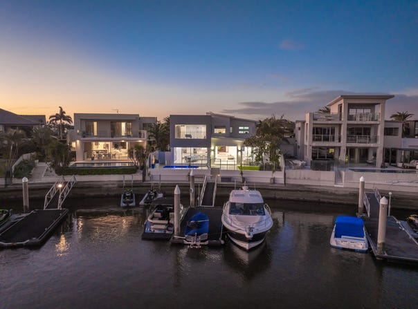 10 Regents Court, Sovereign Islands, Qld 4216