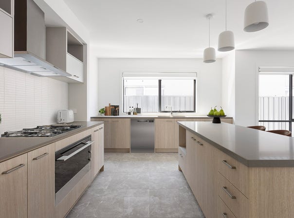 3 Falconer Court, Clyde North, Vic 3978