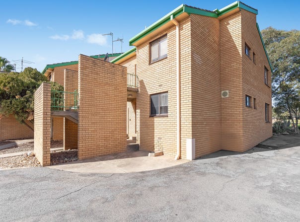 1/9 Henschke Avenue, Tolland, NSW 2650