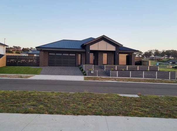 12 Lochard Terrace, Lakes Entrance, Vic 3909