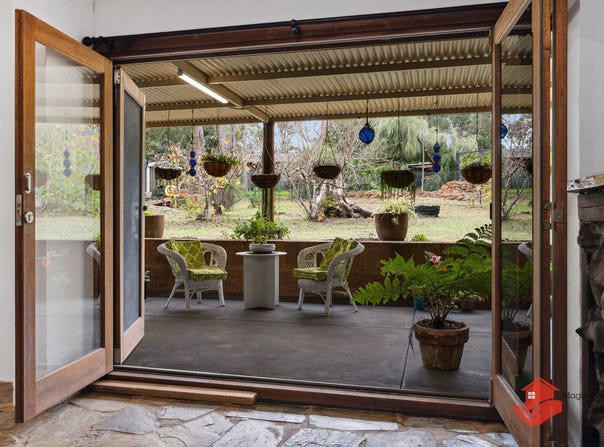 1 Hookway Crescent, Roleystone, WA 6111