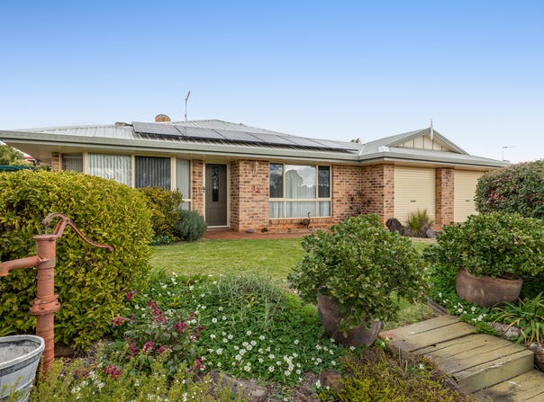 42 Lorraine Crescent, Centenary Heights, Qld 4350