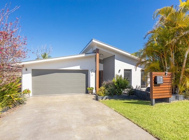 30 Shantull Drive, Wallabi Point, NSW 2430