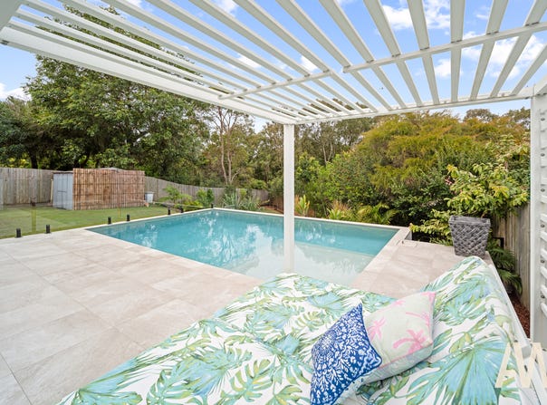 8 Diver Place, Aroona, Qld 4551