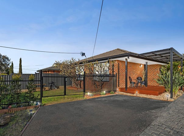1/17 Tasman Avenue, Strathmore Heights, Vic 3041