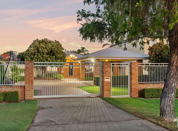 18 Cornish Crescent, Manning, WA 6152