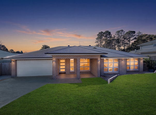 15 Chancery Lane, Wentworth Falls, NSW 2782