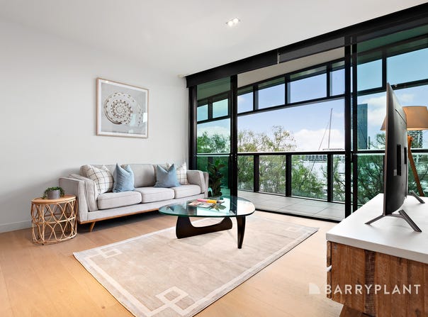 15M/9 Waterside Place, Docklands, Vic 3008