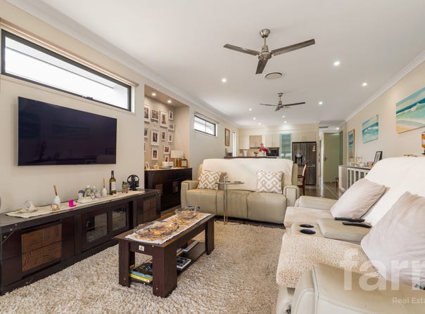 299 Napper Road, Arundel, Qld 4214