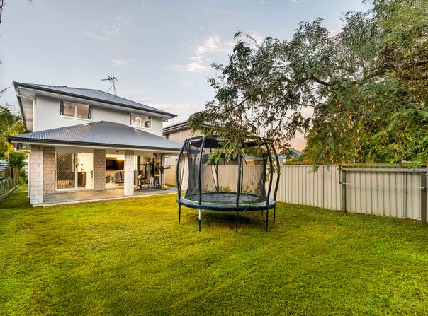 64 Oxley Station Road, Oxley, Qld 4075
