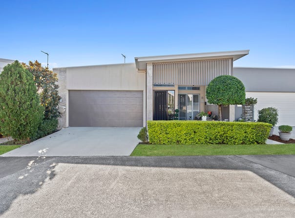 4/11 Grant Avenue, Hope Island, Qld 4212