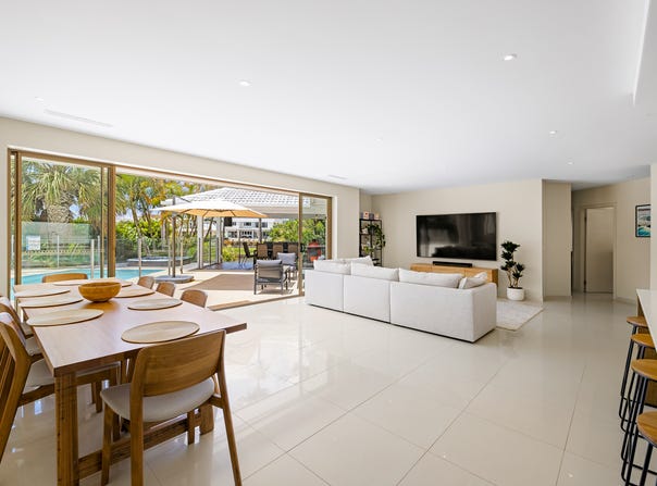 37 Portobello Drive, Mermaid Waters, Qld 4218