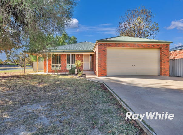 49 Baynes Street, Rochester, Vic 3561