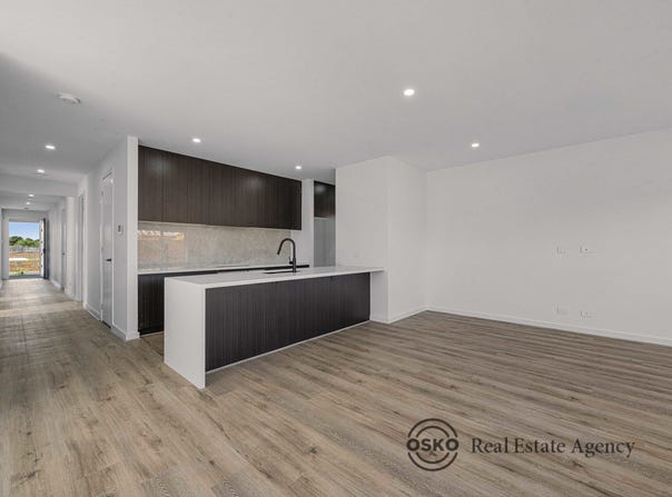 5 Alrose Grove, Deanside, Vic 3336