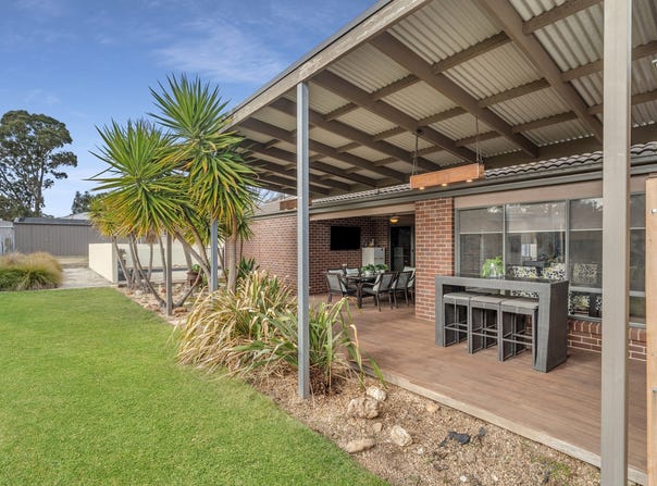 6 Napier Street, Avoca, Vic 3467