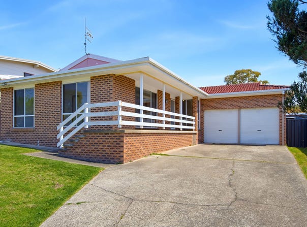 33 Pacific Road, Surf Beach, NSW 2536