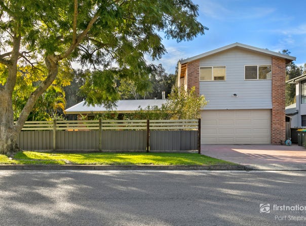 19 Taylor Road, Taylors Beach, NSW 2316