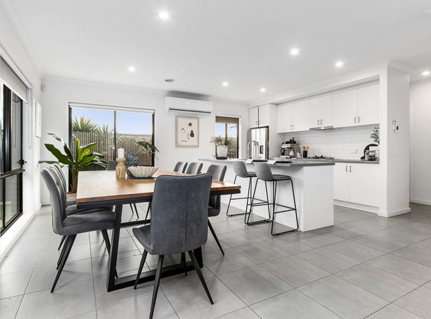 19 Hotelier Court, Skye, Vic 3977