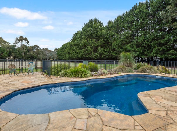 3 Dowie Court, Romsey, Vic 3434