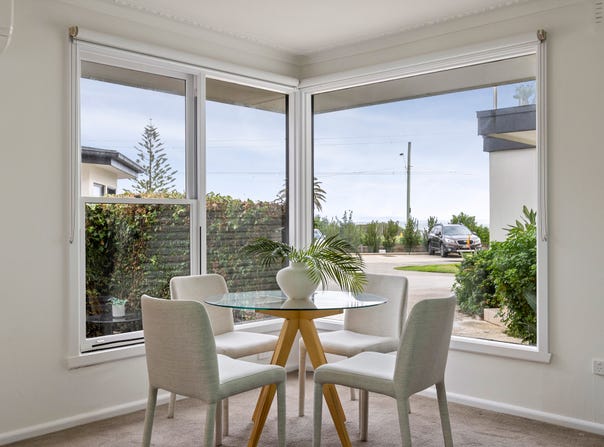 3/4 Seaview Avenue, Brighton, Vic 3186