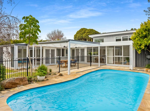 10 Somers Avenue, Mount Martha, Vic 3934