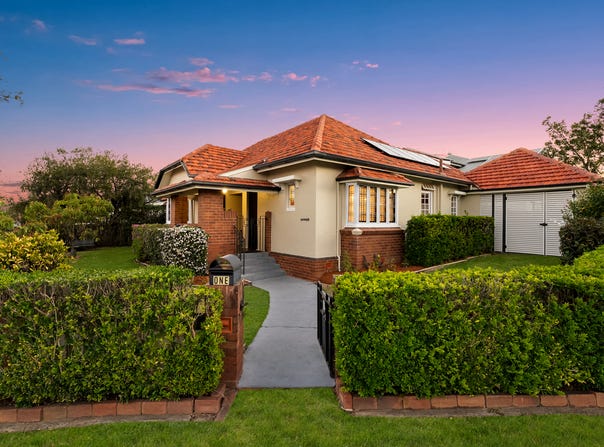 1 Curlewis Street, Holland Park West, Qld 4121