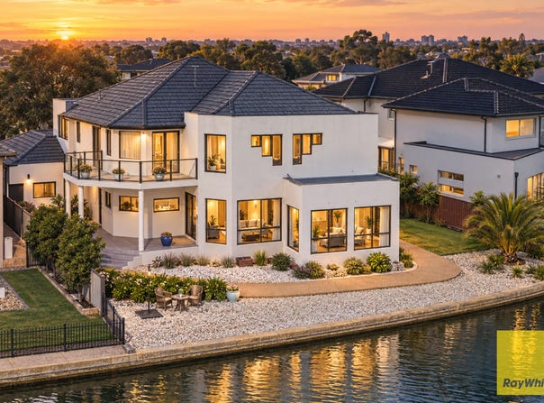 3 Pelican Point Road, Sanctuary Lakes, Vic 3030