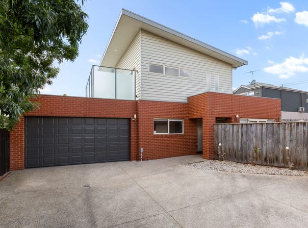 2/31 Roberts Road, Belmont, Vic 3216