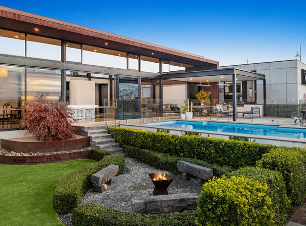 72 Stoneleigh Crescent, Highton, Vic 3216