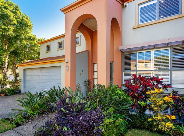 110/20 Fairway Drive, Clear Island Waters, Qld 4226