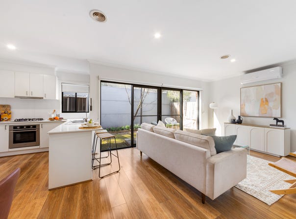 42 Innes Court, Berwick, Vic 3806