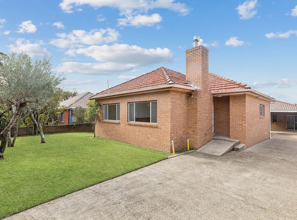 33 Waratah Parade, Narraweena, NSW 2099
