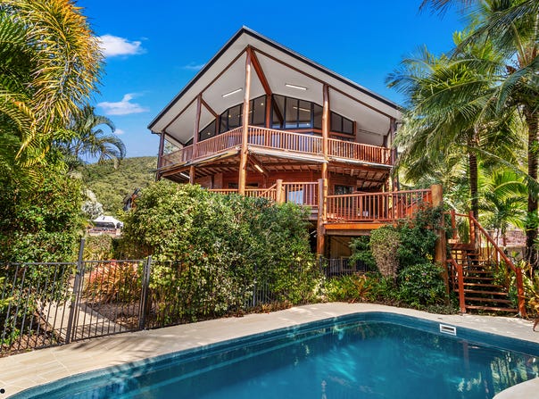 130 Gloucester Avenue, Hideaway Bay, Qld 4800