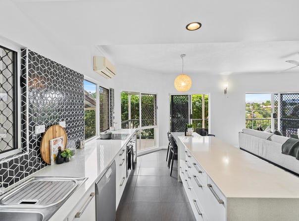 8/5 Brinsmead Terrace, Kanimbla, Qld 4870