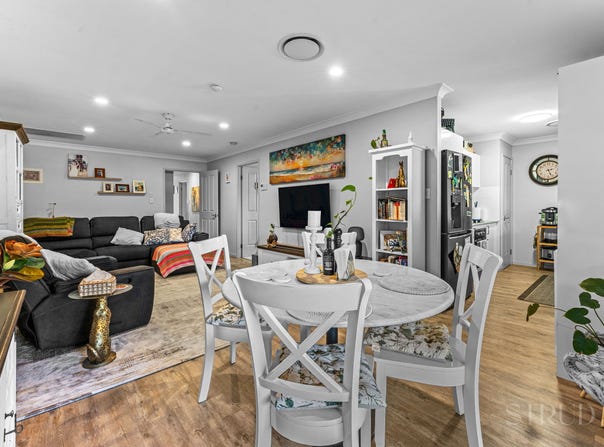 2/3 Boscawan Crescent, Bellbird Park, Qld 4300