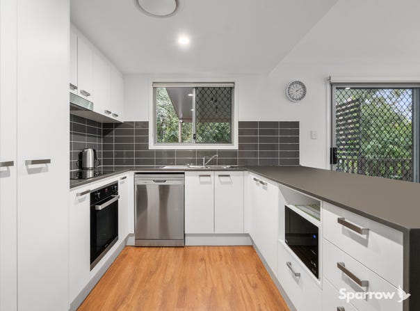 2/62 Plucks Road, Arana Hills, Qld 4054