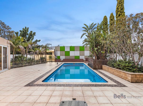 12 Buchanan Court, Taylors Lakes, Vic 3038