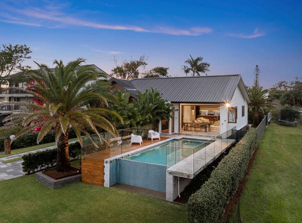 17 Wommin Lake Crescent, Fingal Head, NSW 2487