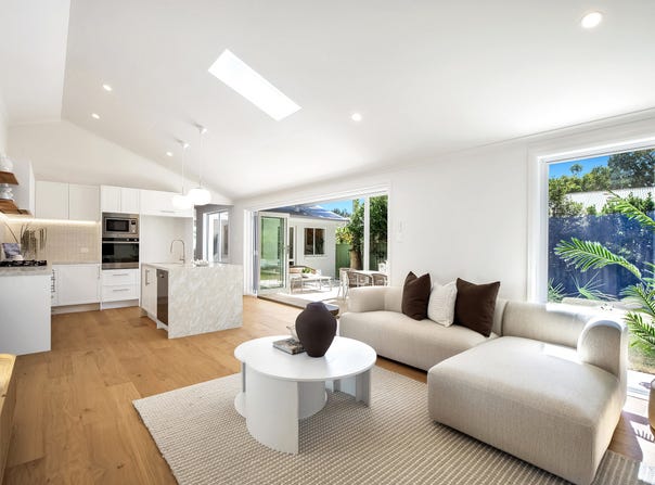8 Compass Close, Bateau Bay, NSW 2261