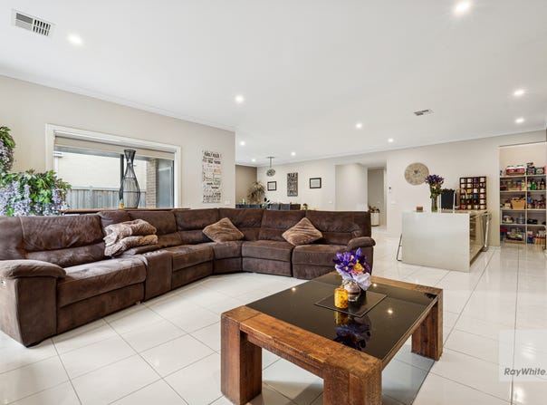 10 Stoneleigh Circuit, Williams Landing, Vic 3027