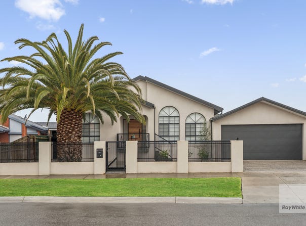 63 Pintail Crescent, Taylors Lakes, Vic 3038