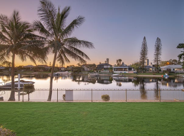 16 Weatherly Avenue, Mermaid Waters, Qld 4218