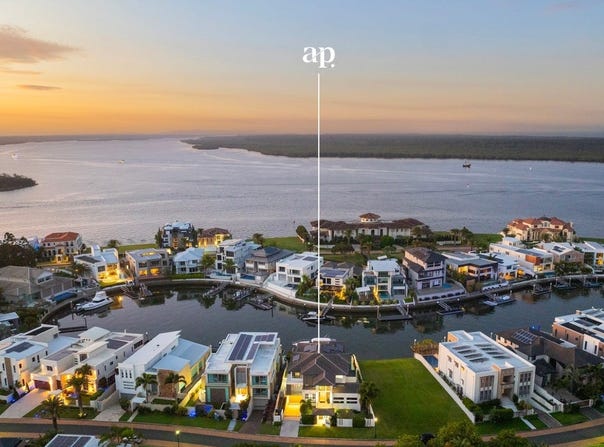 14 Royal Albert Crescent, Sovereign Islands, Qld 4216