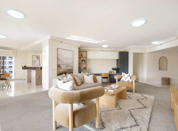 21/8 Admiralty Drive, Paradise Waters, Qld 4217