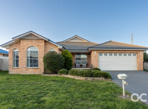 9 Majestic Way, Orange, NSW 2800