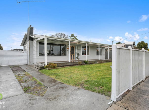 37 Newark Avenue, Newborough, Vic 3825