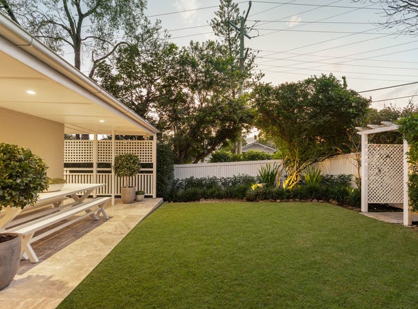 1 Lentara Street, Kenmore, Qld 4069
