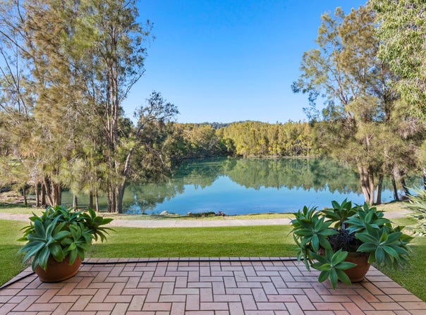 8 Pultenea Court, Elanora, Qld 4221
