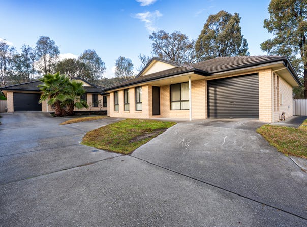 1-2/24 Dillagar Place, Springdale Heights, NSW 2641