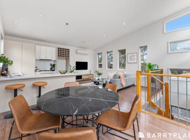 2/11 Churchill Avenue, Maidstone, Vic 3012